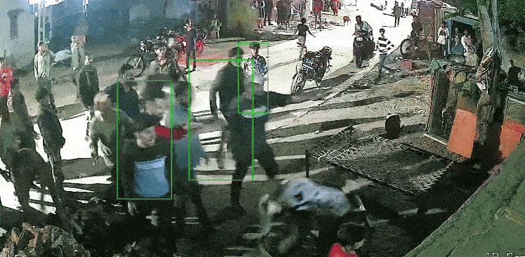 જામનગરના બેડીમાં પ્રેમ લગ્નની અદાવતમાં બે જૂથ વચ્ચે મારામારી, વીડિયો વાઇરલ થતાં પોલીસ એક્શનમાં 1 - image