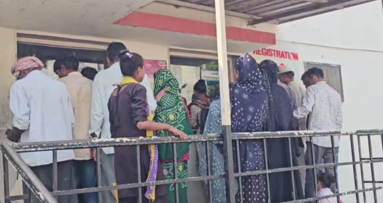 છોટાઉદેપુરમાં તંત્રના પાપે 120થી વધુ લોકો બીમાર પડ્યા! ગટરનું પાણી નદીમાંથી થઈને ઘરોના નળ સુધી પહોંચ્યું 4 - image