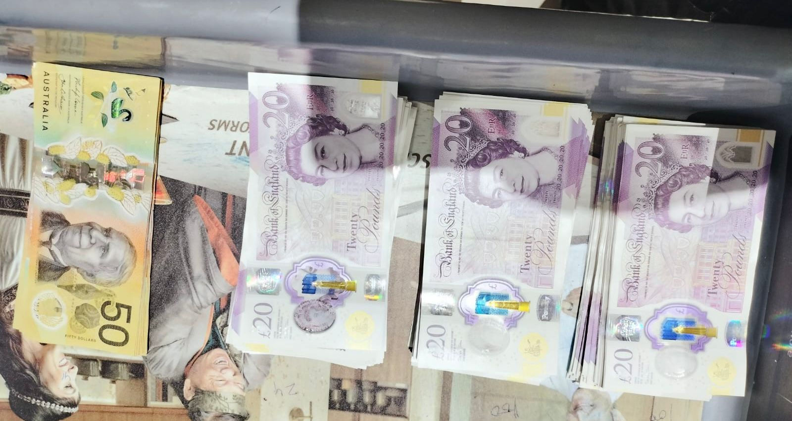 અમદાવાદ એરપોર્ટ પર મોટી કાર્યવાહી: બેંગકોક જઈ રહેલા પેસેન્જર પાસેથી ₹11.64 લાખની કિંમતનું વિદેશી નાણું જપ્ત 2 - image