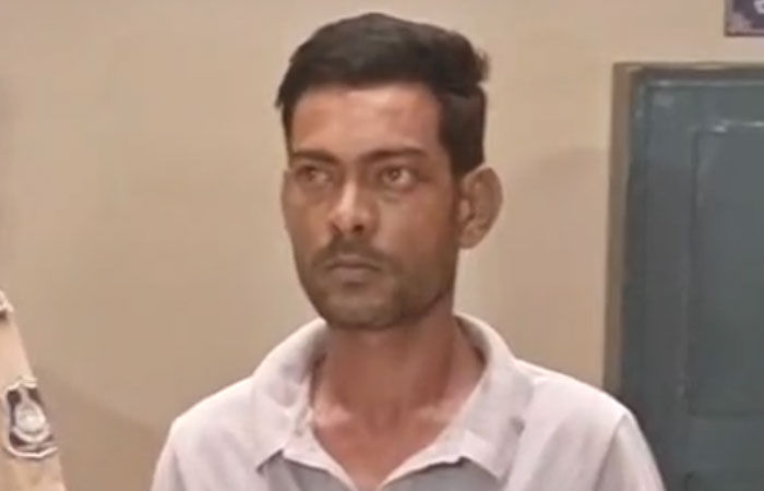 અમદાવાદ: AMTS ડ્રાઈવર મોહસીન ખાને 'મોહિત પટેલ' બની યુવતીને પ્રેમજાળમાં ફસાવી, દુષ્કર્મની ફરિયાદ બાદ ધરપકડ 2 - image