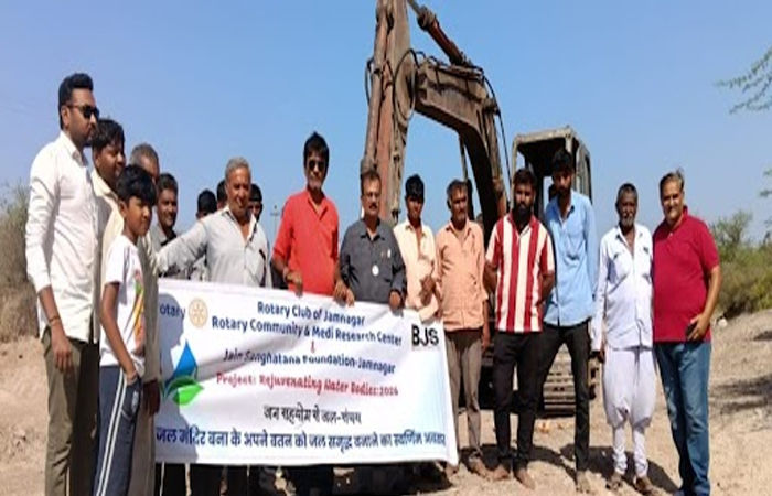 જામનગર જિલ્લાના જોડિયા પંથકના રસનાળ અને લાલપુરના કાન વીરડી ગામે જળ-સંચય કાર્યનો શુભ પ્રારંભ 1 - image