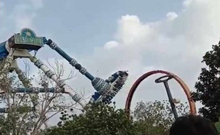 VIDEO: કાંકરિયાની જેમ સાઉદી અરેબિયામાં રાઈડ તૂટીને જમીન પર પછડાઈ, 23 લોકો ઈજાગ્રસ્ત, અફરાતફરી મચી 2 - image