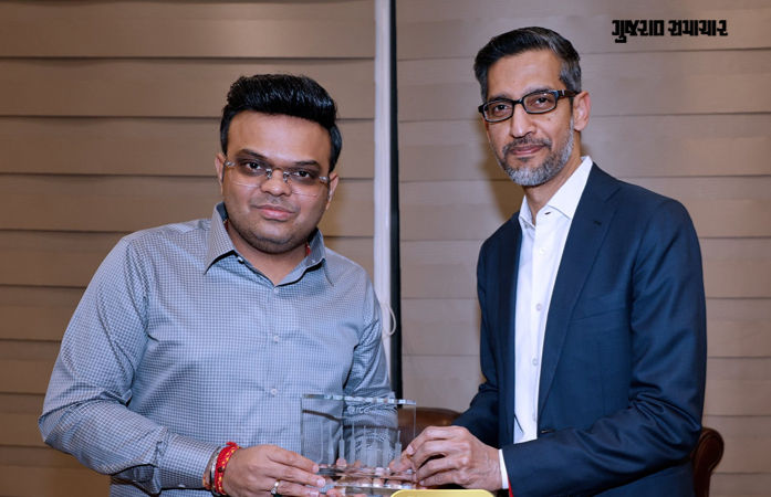 ગૂગલના CEO સુંદર પિચાઇએ અમદાવાદમાં મેચની મજા માણી, ટ્રોફી સાથે સ્ટેડિયમમાં એન્ટ્રી મારી 1 - image