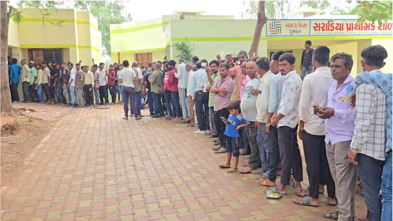 ગુજરાતમાં 8326 ગ્રામ પંચાયતોમાં શાંતિપૂર્ણ માહોલમાં મતદાન પૂર્ણ થયું, 25મી જૂને આવશે પરિણામ 2 - image