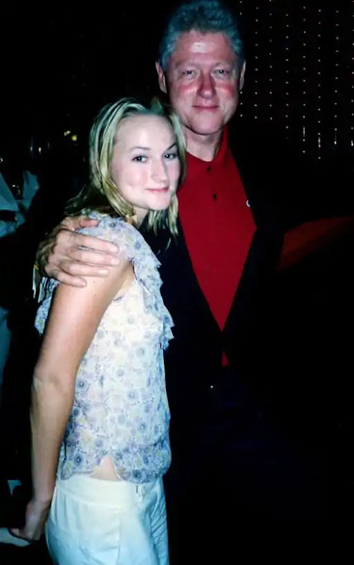 એપસ્ટિન ફાઈલ્સ: અત્યાર સુધી 3 લાખ દસ્તાવેજ જાહેર, કોનું-કોનું નામ આવ્યું? જુઓ લિસ્ટ 7 - image