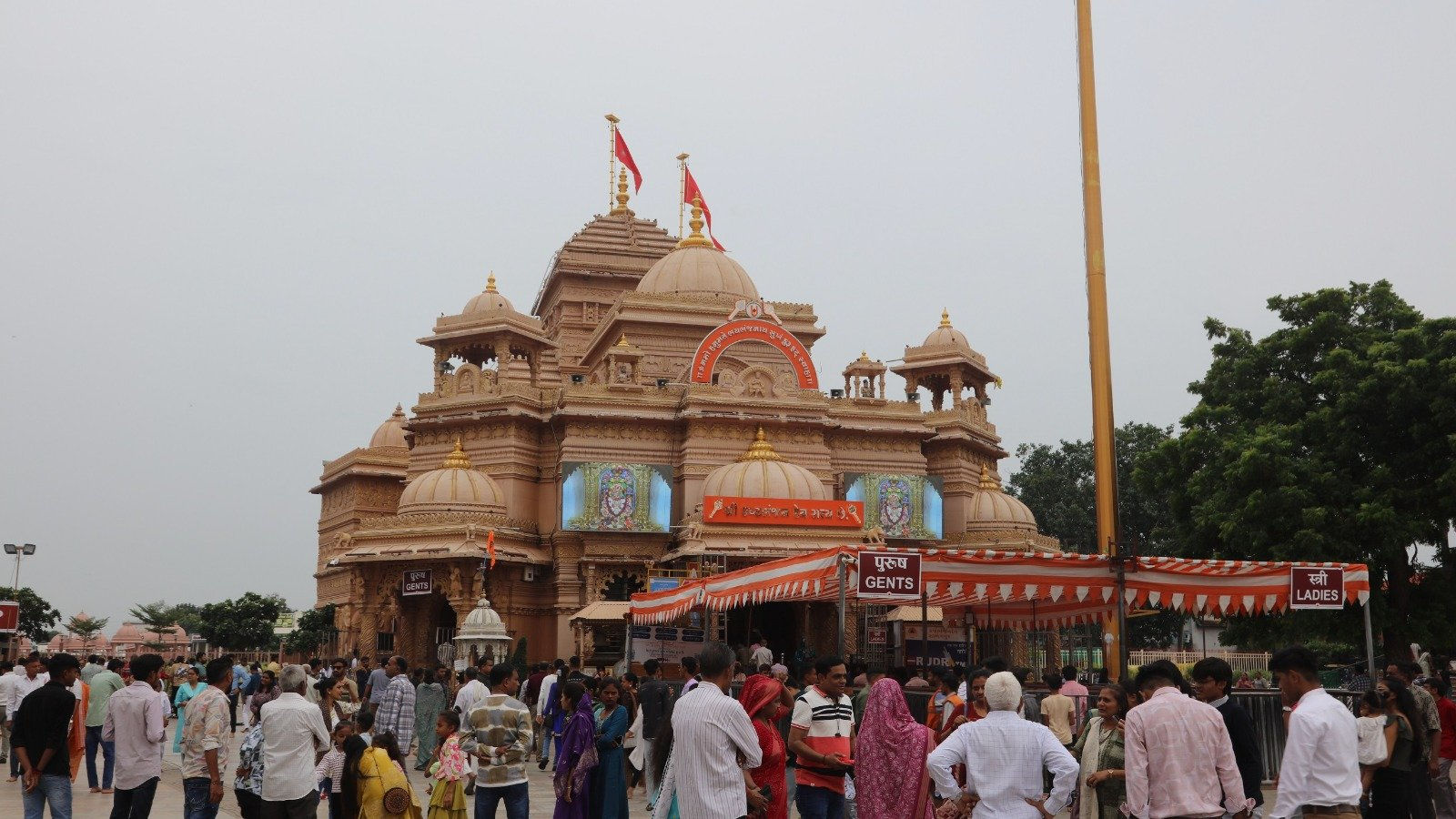 PHOTOS: સાળંગપુરમાં કષ્ટભંજનદેવ હનુમાનજી દાદાને ડ્રાયફ્રૂટનો અન્નકૂટ ધરાવાયો 3 - image