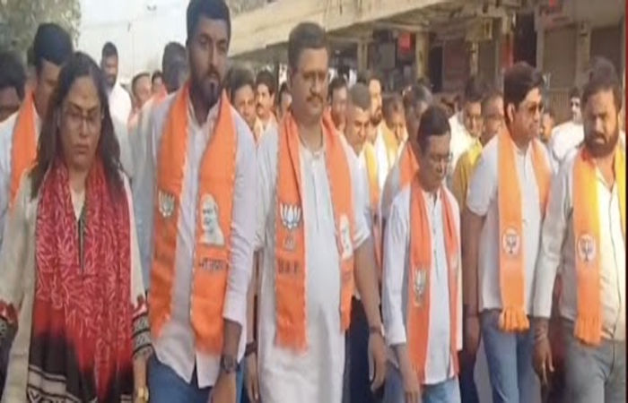 શહીદ દિને વડોદરા શહેરમાં સવારે પ્રભાતફેરી યોજાઈ : ભાજપના આગેવાનોએ શ્રદ્ધાંજલિ આપી 1 - image