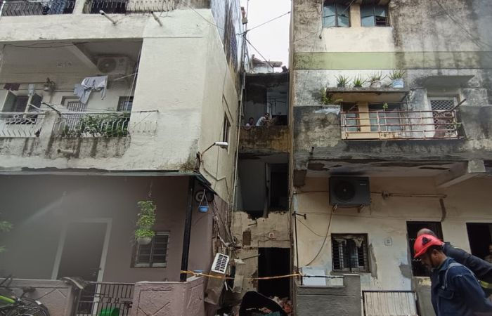 Twin 2000 litre water tanks collapse from 3rd floor of Ahmedabad flat no casualties reported