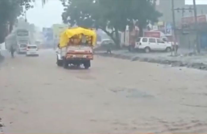 જૂનાગઢના માંગરોળમાં મેઘરાજાની ધડબડાટી, 4 કલાકમાં 4 ઈંચ વરસાદથી જળબંબાકાર 1 - image