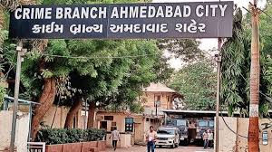 પત્રકારે કોની કોની સાથે  તોડ કર્ર્યો? પોલીસ સ્ટેશનોમાંથી વિગતો મંગાવાઇ 2 - image