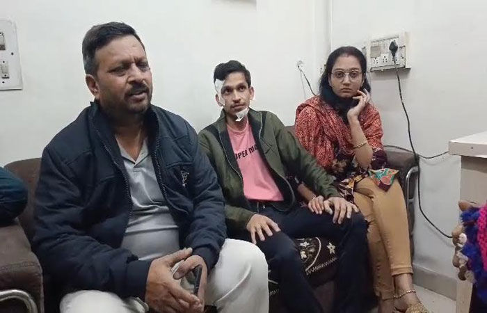 અકસ્માતનો ડોળ કરી વડોદરાના દંપતીની કાર અને મોબાઇલની લૂંટ 1 - image