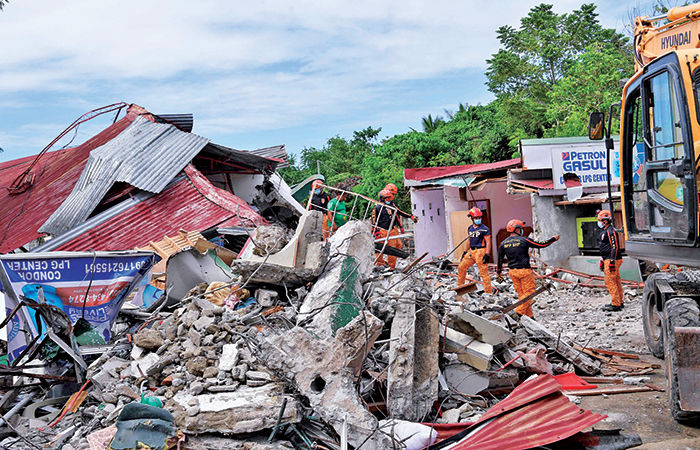 ફિલિપાઇન્સમાં પ્રચંડ ધરતીકંપ ૬૯ના મોત, અનેકને ઇજા : સુનામી વોર્નિંગ 1 - image