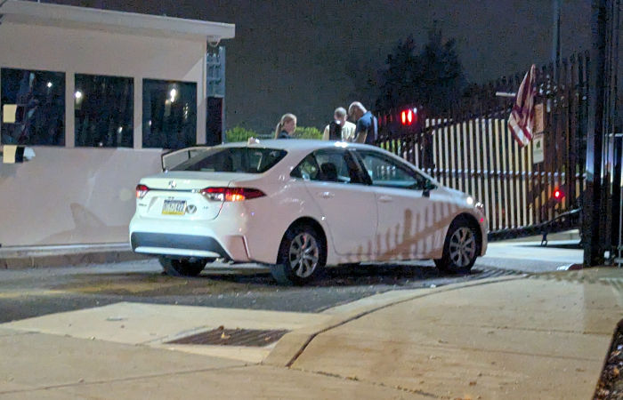 Man rams vehicle into FBI Pittsburgh gate, flees on foot