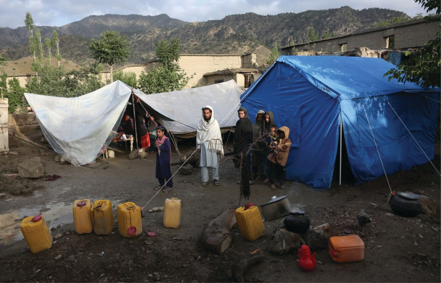 અફઘાનિસ્તાનમાં ભૂકંપ બાદ ભયાનક સ્થિતિ, મૃત્યુઆંક 2200ને પાર, અનેક જિલ્લામાં ભૂખમરાની સ્થિતિ 2 - image