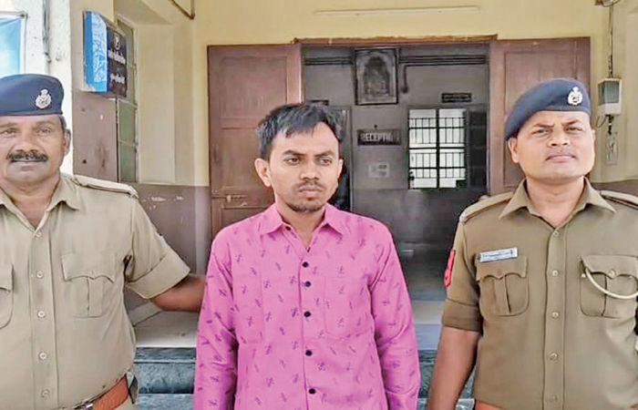 વિદ્યાર્થિની ઉપર દુષ્કર્મ આચરનાર લંપટ શિક્ષક શૈલેષ રાઠવા ઝડપાયો 1 - image