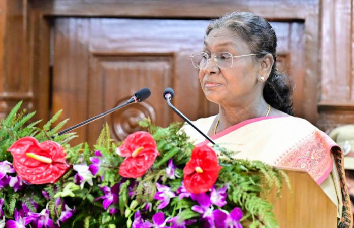 76મો બંધારણ દિવસ: સંસદમાં રાષ્ટ્રપતિ મુર્મૂએ 9 ભાષામાં બંધારણના અનુવાદનું લોકાર્પણ કર્યું 1 - image