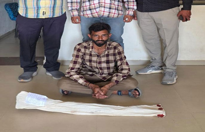 ચોટીલાના યુવકે હથિયાર સાથે ફોટો વાઇરલ કરતા ધરપકડ 1 - image