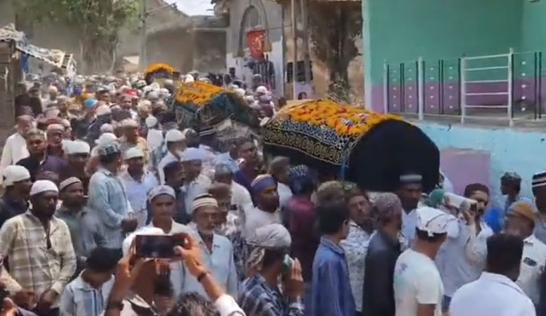 જૂનાગઢમાં ગંભીર અકસ્માતમાં ત્રણ મિત્રોના મોત, એકસાથે જનાજા ઉઠતાં ગામ હિબકે ચડ્યું 3 - image