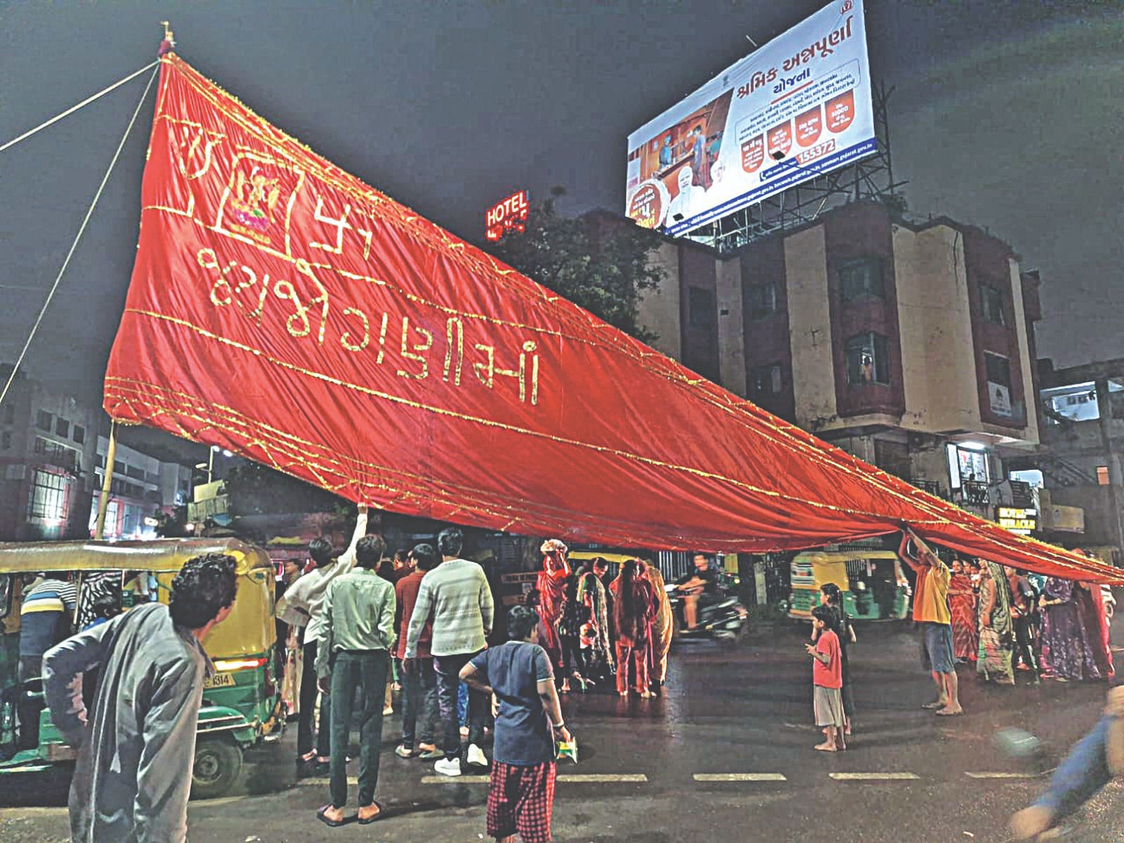 અંબાજીમાં ભાદરવી પૂનમના મેળાની શરૂઆતઃ 'બોલ માડી અંબે...'ના નાદથી ગૂંજી ઉઠી ગિરિમાળા 4 - image