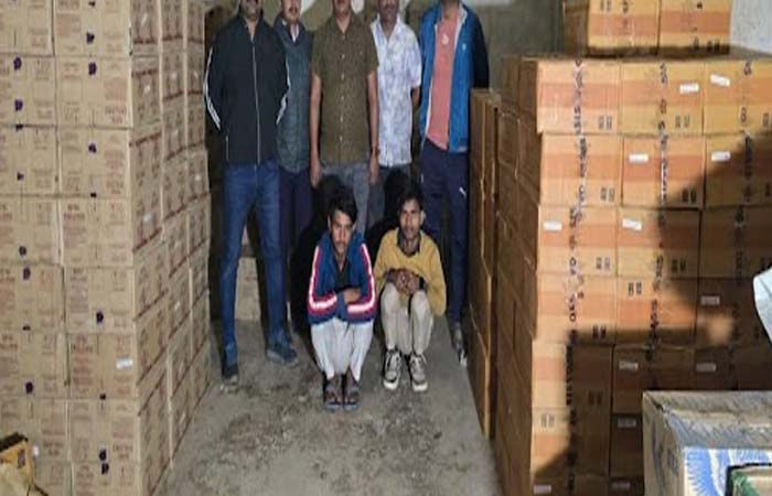 વડોદરા: હરિયાણાથી દારૂની હેરાફેરી, વોશિંગ મશીનો અને ચીમનીની આડમાં ગુજરાતમાં દારુ ઘૂસાડવાનું ષડયંત્ર 1 - image