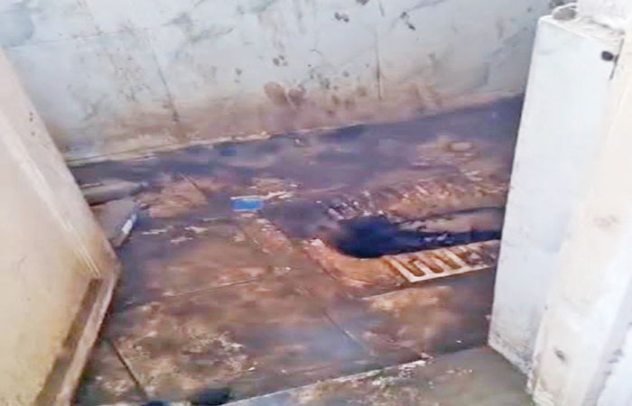 ધ્રાંગધ્રા યાર્ડના શૌચાલયમાં સ્વચ્છતાના અભાવે ખેડૂતોને હાલાકી 1 - image