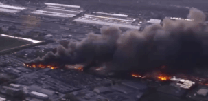 અમેરિકામાં અમદાવાદની જેમ ઉડતાની સાથે જ વિમાન ક્રેશ, આગનો ગોળો બની મકાનો પર પડતાં 3ના મોત 1 - image