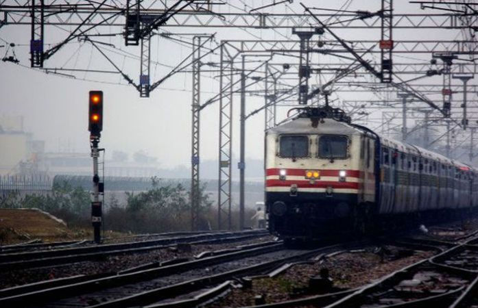 અમદાવાદને લગતી 85 ટ્રેનની સ્પીડ વધતાં કુલ 167 ટ્રેનોના અવર-જવરના ટાઈમિંગ બદલાયા 1 - image