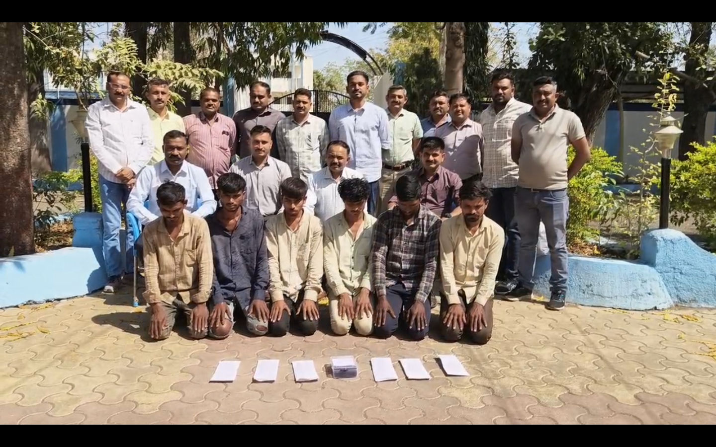 ગૂગલ મેપ પર લોકેશન શોધી 18 મંદિરોમાં કર્યો ‘હાથફેરો’, અમરેલીમાં મધ્યપ્રદેશના 6 ચોરની ધરપકડ 2 - image