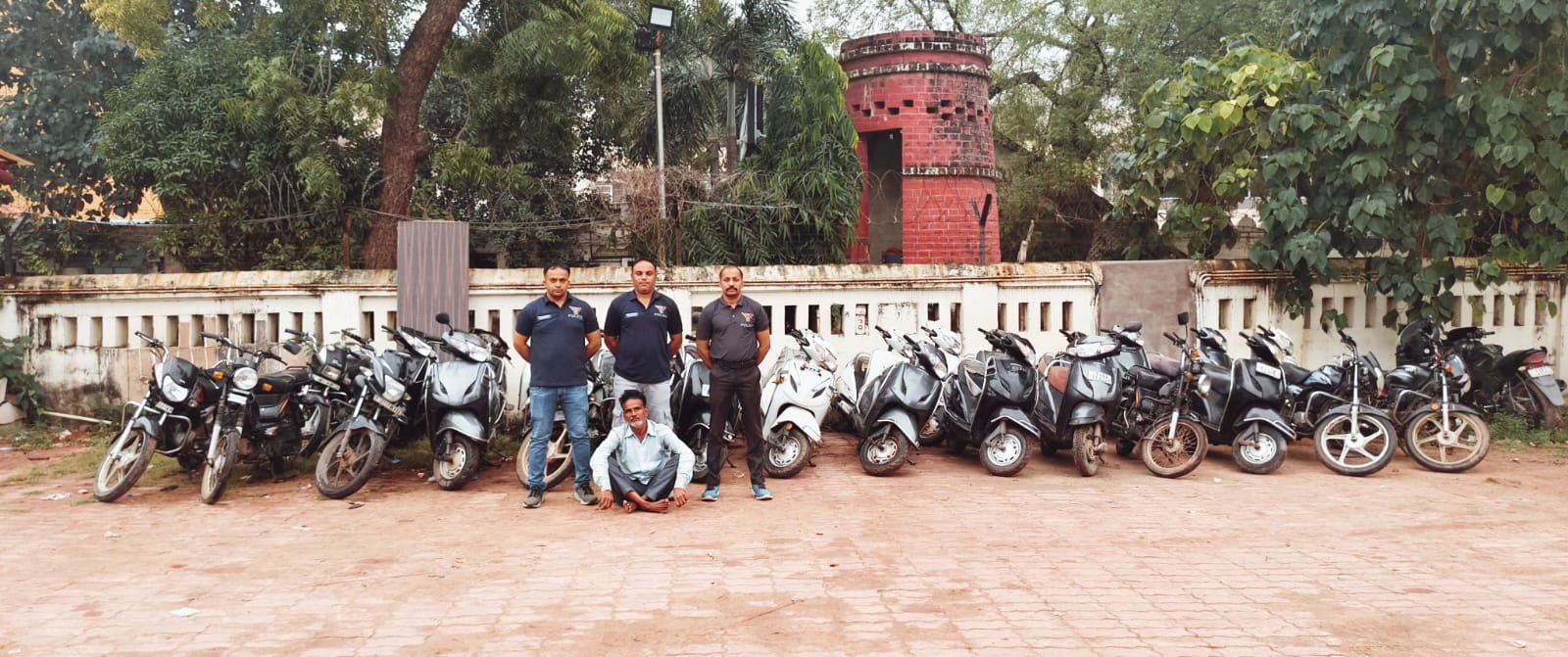 ચોરી કરાયેલા ૩૨ ટુ-વ્હીલર્સ સાથે  ક્રાઇમબ્રાંચે રીઢા આરોપીને ઝડપી લીધો 1 - image