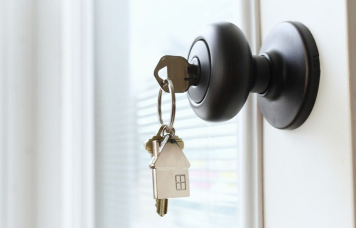 Ahmedabad man alleges ₹1.28 crore fraud by teacher couple in real estate investment scam