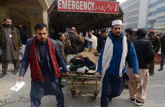 પાકિસ્તાનમાં ફરી મોટો આતંકવાદી હુમલો, 11ના મોત: વિસ્ફોટક ભરેલા વાહનની ચેકપોસ્ટ સાથે ટક્કર 1 - image