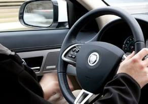 36 ટકા લોકો વાહન ચલાવતી વખતે મોબાઈલ પર વાત કરે છે, શહેરમાં થયેલા સર્વેનું તારણ 1 - image