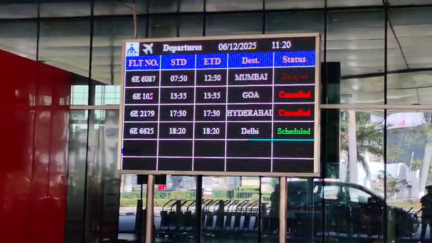 વડોદરા એરપોર્ટ પર મુસાફરોનો હોબાળો: આજે વધુ છ ફ્લાઈટ રદ, બે ફ્લાઈટ 4 કલાક લેટ 3 - image