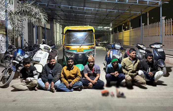 અમદાવાદ પોલીસે 7 ગૌ-તસ્કરોની કરી ધરપકડ, ગૌવંશનો બચાવ્યો જીવ, 4 લાખનો મુદ્દામાલ જપ્ત 2 - image