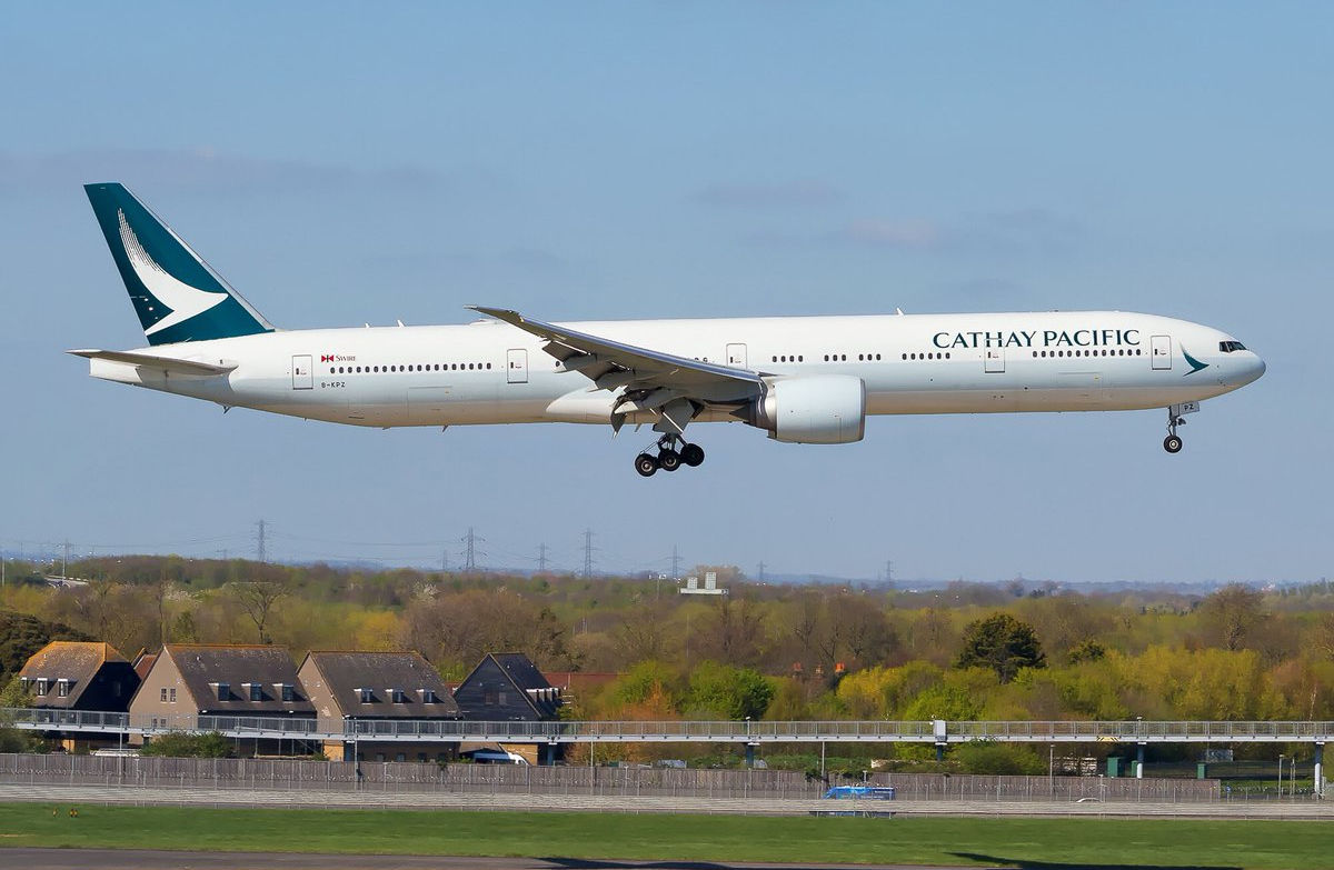 Cathay Pacific apologises  after flight attendant mistakenly serves wine to 3-year-old