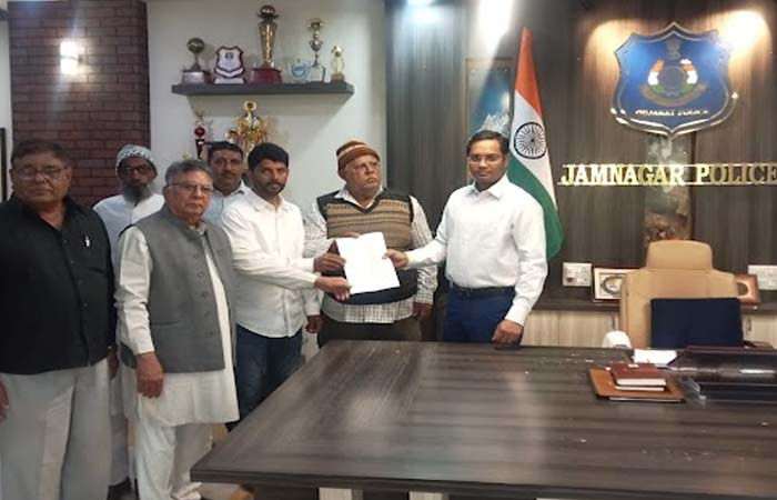 જામનગરના મકરાણી બલોચ સમાજના પ્રમુખ પર હુમલો કરનાર સામે કડક કાર્યવાહીની માંગણી સાથે આવેદન પાઠવ્યું 1 - image