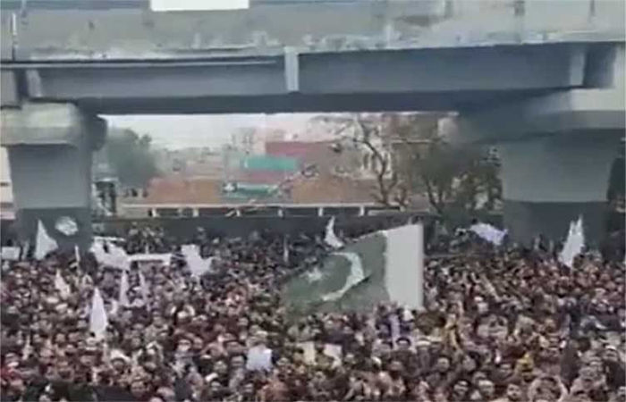 કંગાળ પાકિસ્તાનમાં શિક્ષણ વિભાગના કર્મીઓનો 28 મહિનાથી પગાર ન થતાં મોટાપાયે દેખાવ 1 - image