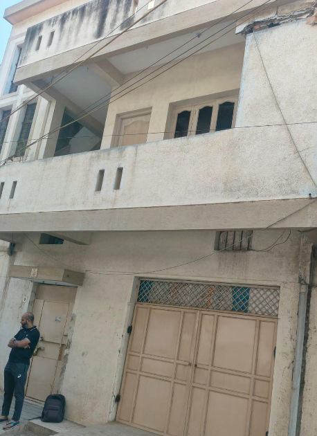 રાજકોટમાં 120 કિલો ચાંદીની ચોરી, વેપારીના પરિચિતના ઘરે મોડી રાત્રે 3 તસ્કરો કાર લઈને ત્રાટક્યાં 3 - image