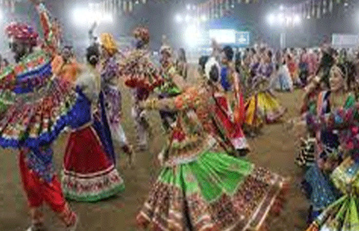 આણંદમાં રાત્રે 12 વાગ્યા બાદ લાઉડ સ્પીકર પર ગરબા યોજાયા 1 - image