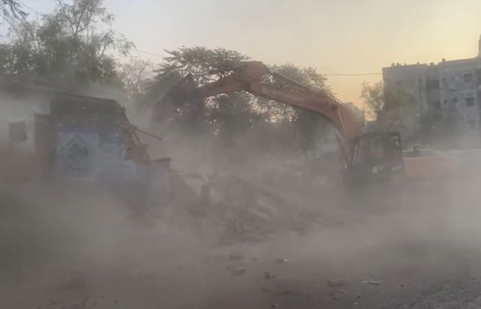 ચંડોળા-ઈસનપુર બાદ હવે વટવાનો વારો, અમદાવાદ મ્યુનિસિપલ કોર્પોરેશન દ્વારા મેગા ડિમોલિશન 4 - image