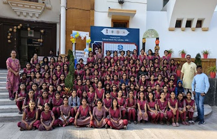 જામનગર મહાનગરપાલિકા સંચાલિત નગર પ્રાથમિક શિક્ષણ સમિતિ હેઠળની શાળા નં-18ના વિદ્યાર્થીઓએ રાષ્ટ્રીય વિજ્ઞાન દિવસની ઉજવણીમાં સક્રિય ભાગ લીધો 1 - image