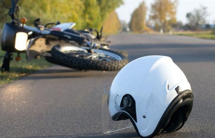 જામનગર-રાજકોટ ધોરી માર્ગ કાર અને બાઈક વચ્ચેના અકસ્માતમાં બાઈક સવાર ખેડુત દંપત્તિ ઘાયલ 1 - image