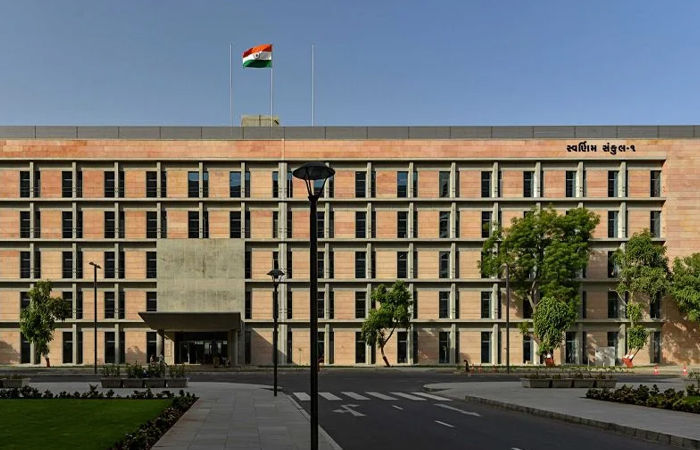 ગુજરાતમાં મોટા ફેરબદલ, વેરા વિભાગમાં IAS આરતી કંવર અને પી. ભારતીને અપાઈ નિમણૂક 1 - image