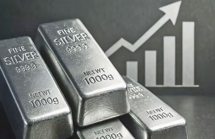 ચાંદીનો ભાવ 240000ને પાર... સસ્તામાં ખરીદવી હોય તો અપનાવો 7 'સ્માર્ટ' ટ્રિક 1 - image