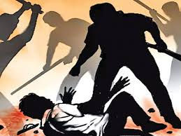 બસ કેમ વચ્ચે ઉભી રાખી કહીને છોકરાએ બેટથી હુમલો કરતાં ડ્રાઇવર ગંભીર 1 - image