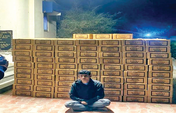 વિરમગામ હાંસલપુર સર્કલ નજીક રૂ. 52 લાખનો દારૂ ઝડપાયો, ટ્રક ચાલક ઝબ્બે 1 - image