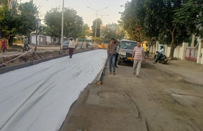 અમદાવાદમાં 4 વર્ષમાં ફક્ત 39 જ સિમેન્ટ રોડ બન્યા, વાયદો તો 99નો કરાયો હતો, કોટ વિસ્તારને ઠેંગો 1 - image