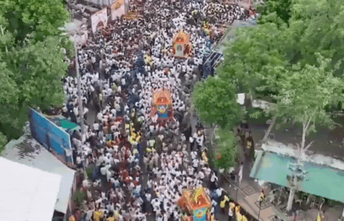 અમદાવાદમાં 148મી રથયાત્રા સંપન્ન: નગરચર્યા બાદ ત્રણેય રથ નિજ મંદિર પરત ફર્યા 8 - image