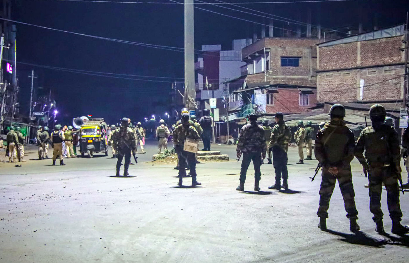 મણિપુરમાં હિંસાની આગ વધુ તીવ્ર બની, બિહારના બે પ્રવાસી શ્રમિકોની ગોળી મારીને હત્યા, એક ઉગ્રવાદી ઠાર 1 - image