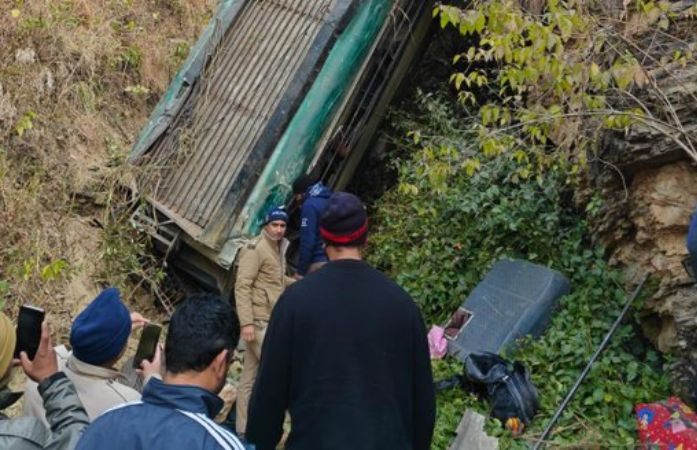 ઉત્તરાખંડમાં મોટી દુર્ઘટના: અલ્મોડામાં બસ ખીણમાં ખાબકતાં 7ના મોત, અનેક ઈજાગ્રસ્ત 1 - image